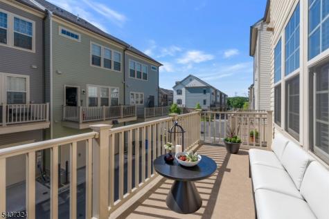 17 Gala Court Livingston NJ 07039