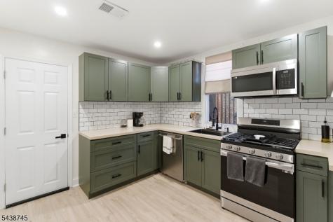 22 8TH Avenue Newark NJ 07104