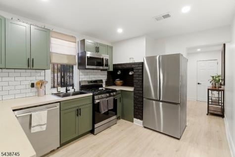 22 8TH Avenue Newark NJ 07104