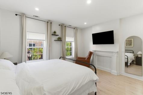 22 8TH Avenue Newark NJ 07104