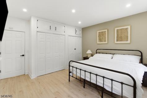 22 8TH Avenue Newark NJ 07104