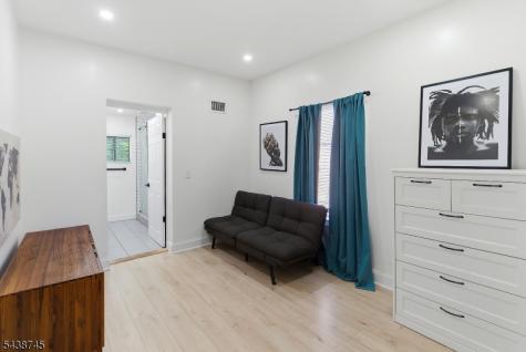 22 8TH Avenue Newark NJ 07104