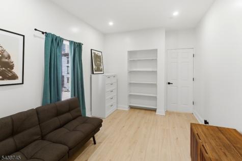 22 8TH Avenue Newark NJ 07104