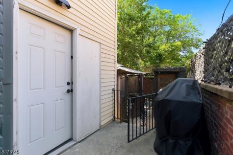 22 8TH Avenue Newark NJ 07104