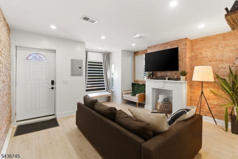 22 8TH Avenue Newark NJ 07104