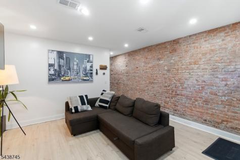 22 8TH Avenue Newark NJ 07104