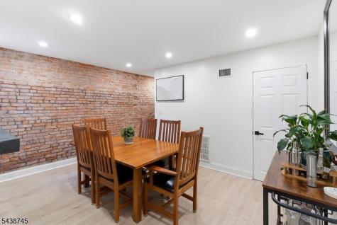 22 8TH Avenue Newark NJ 07104