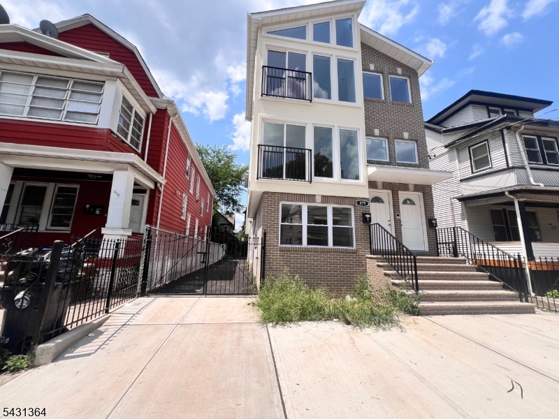 879 S 18th Newark NJ 07108