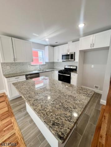 879 S 18th Newark NJ 07108