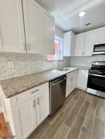 879 S 18th Newark NJ 07108