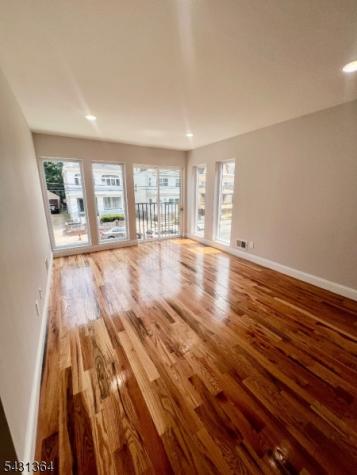 879 S 18th Newark NJ 07108