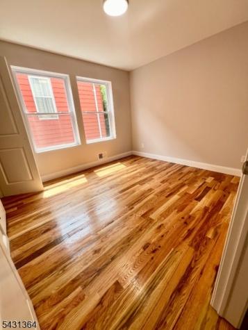 879 S 18th Newark NJ 07108