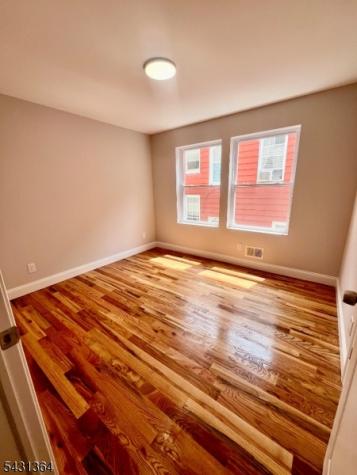 879 S 18th Newark NJ 07108
