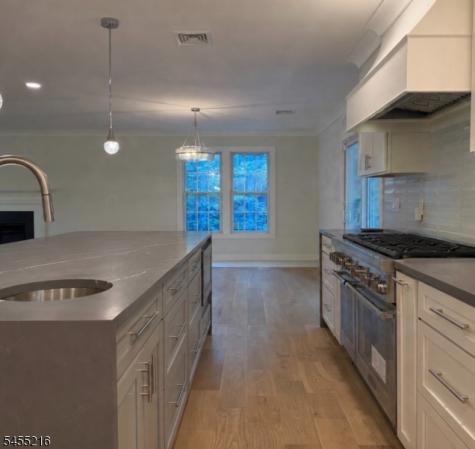9 Crestview Court Montclair NJ 07042