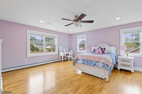 27 Ringwood Lane West Milford NJ 07421