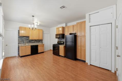 394 Woodlawn Avenue Jersey City NJ 07305