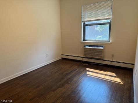 16 Roosevelt Place Montclair NJ 07042