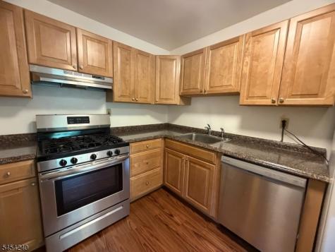 16 Roosevelt Place Montclair NJ 07042