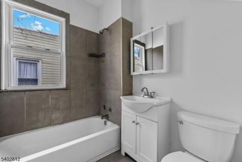 268 Leslie Street Newark NJ 07112