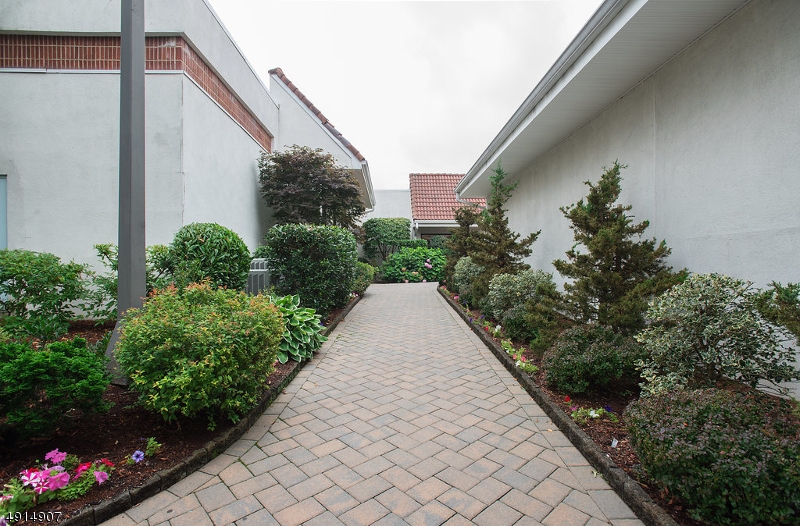 83 Leonardo Court West Orange NJ 07052