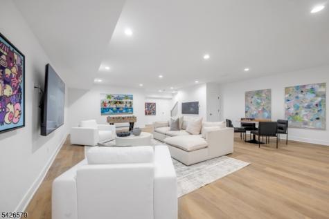 27 Feldman Court Paramus NJ 07652