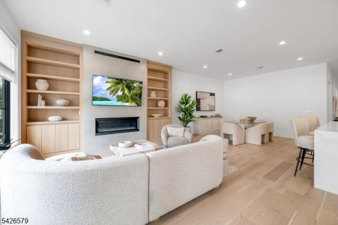 27 Feldman Court Paramus NJ 07652