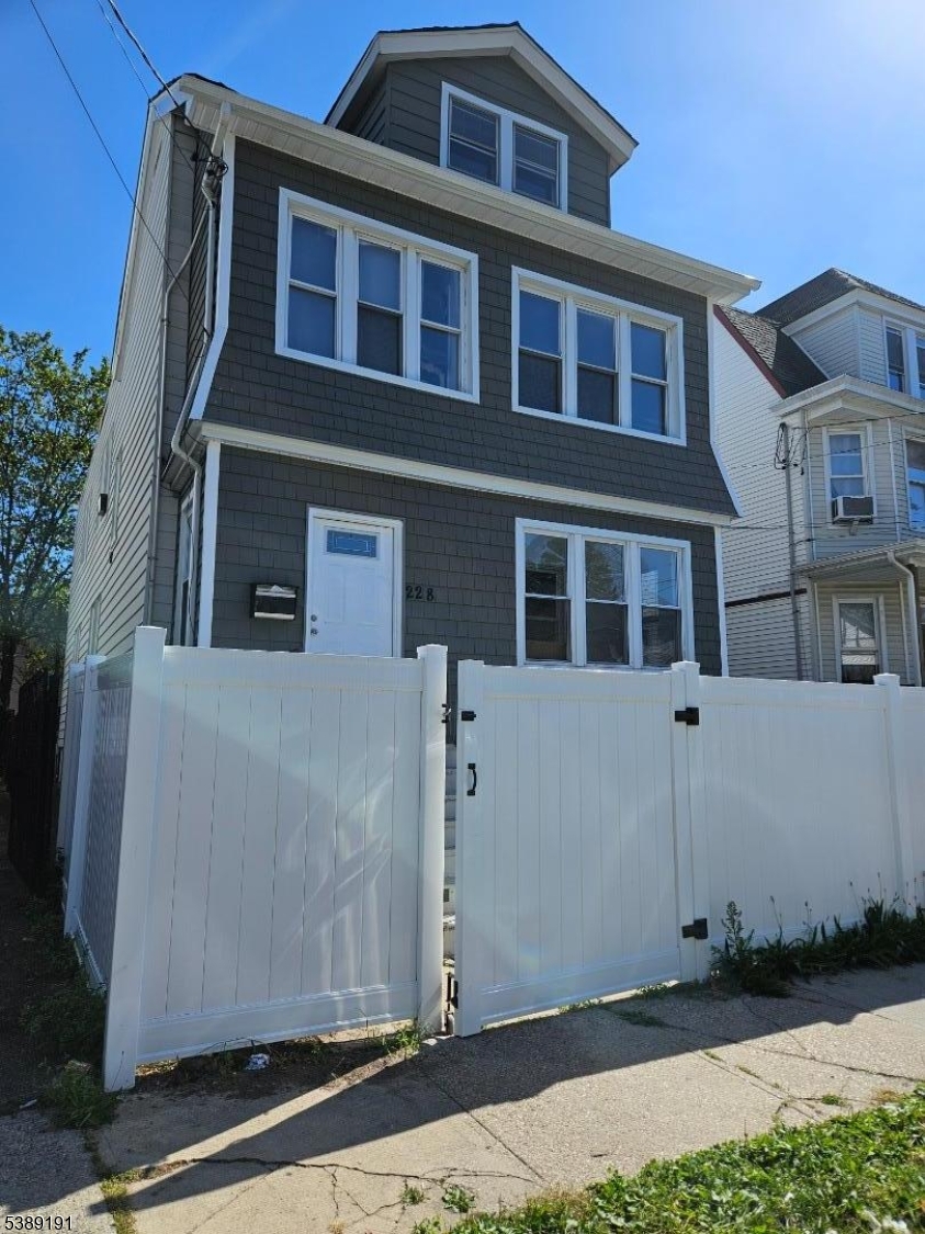 228 W End Avenue Newark NJ 07106