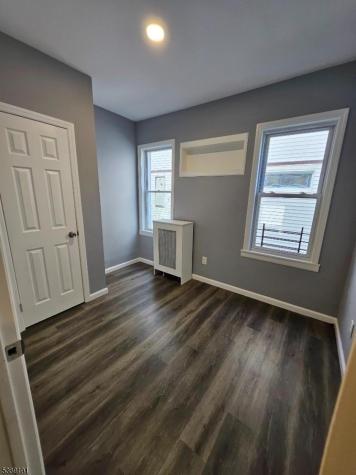 228 W End Avenue Newark NJ 07106