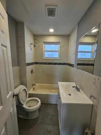 228 W End Avenue Newark NJ 07106