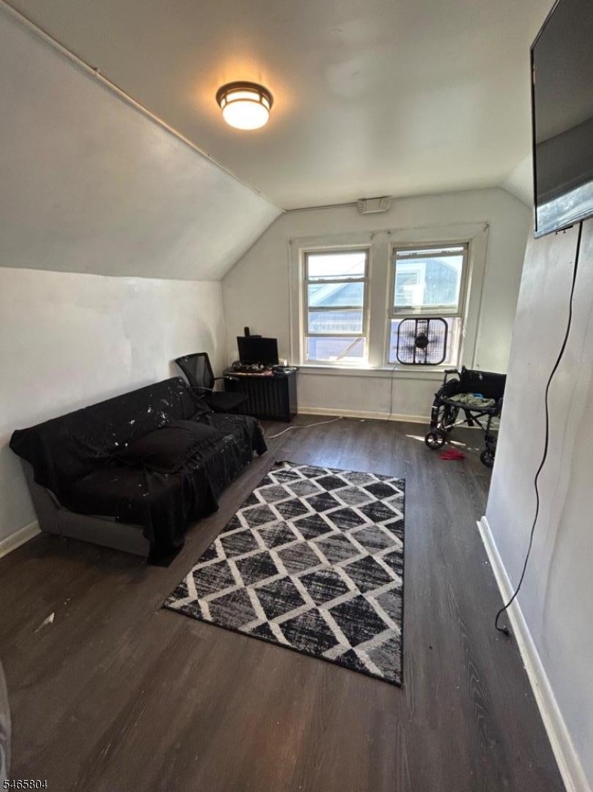 37 Peck Avenue Newark NJ 07107