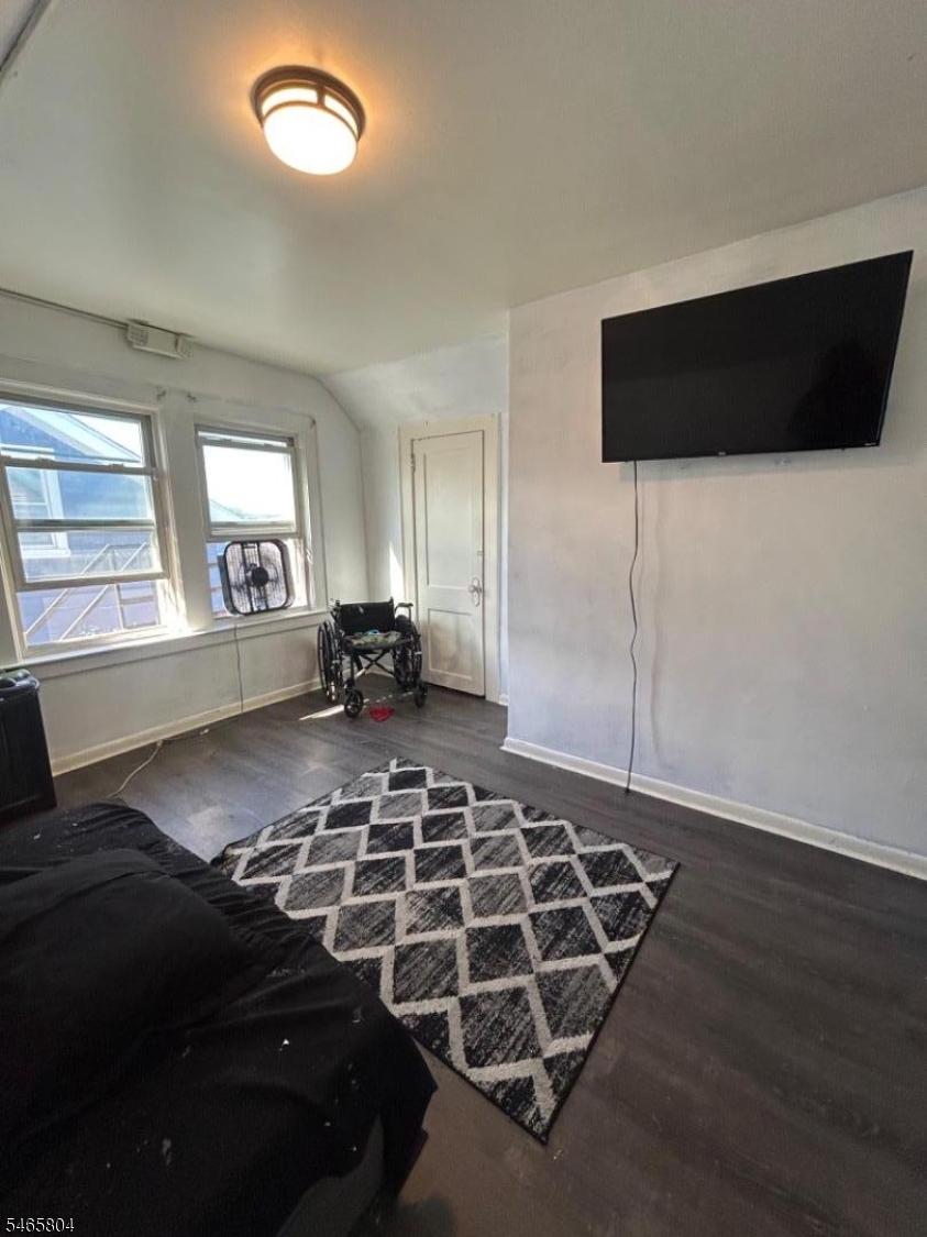 37 Peck Avenue Newark NJ 07107