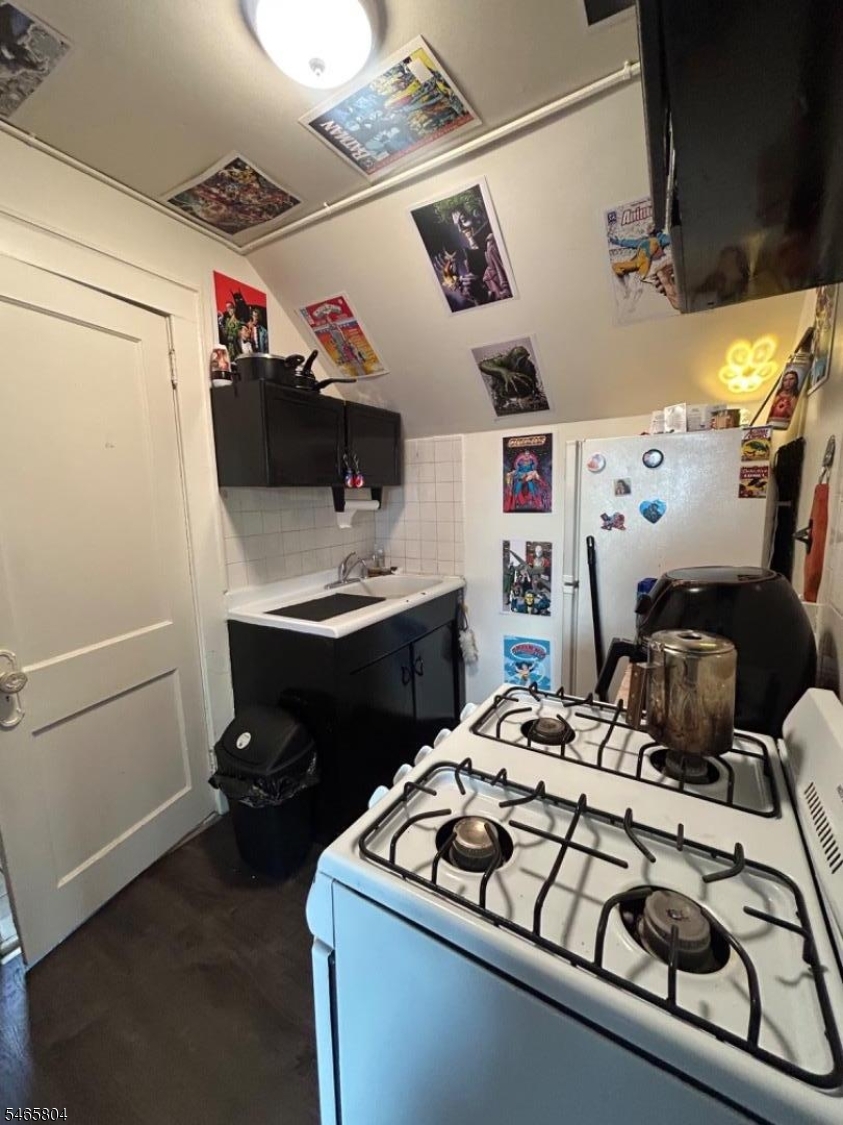 37 Peck Avenue Newark NJ 07107