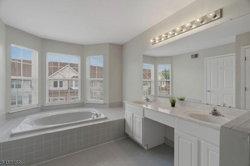 13 Reins Court Franklin NJ 08873