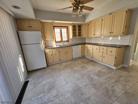 36 Glenwild Avenue Bloomingdale NJ 07403