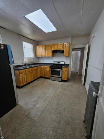 275 S Burnett Street East Orange NJ 07018