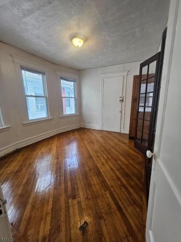 275 S Burnett Street East Orange NJ 07018