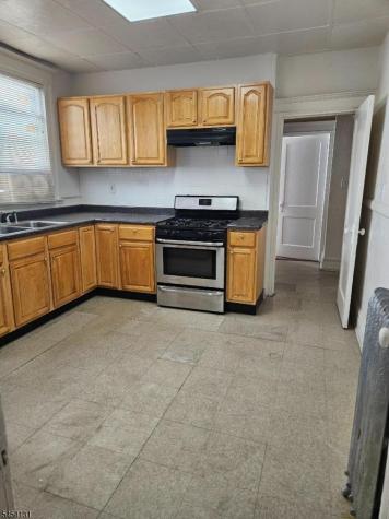 275 S Burnett Street East Orange NJ 07018