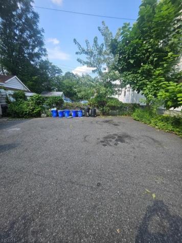 275 S Burnett Street East Orange NJ 07018