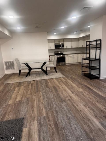 81 Hawthorne Avenue Newark NJ 07112