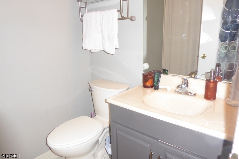 52 Foxwood Court Ondo Bedminster NJ 07921