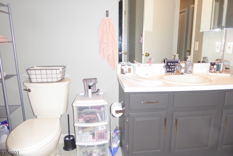 52 Foxwood Court Ondo Bedminster NJ 07921
