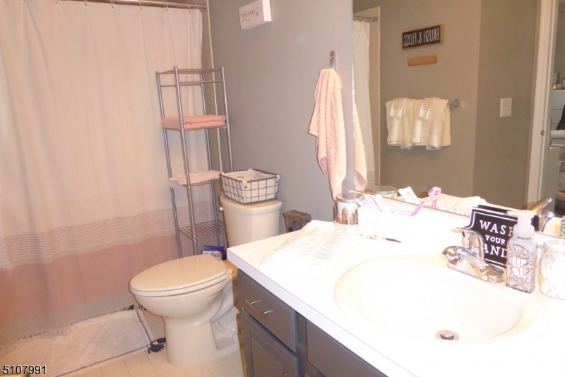 52 Foxwood Court Ondo Bedminster NJ 07921