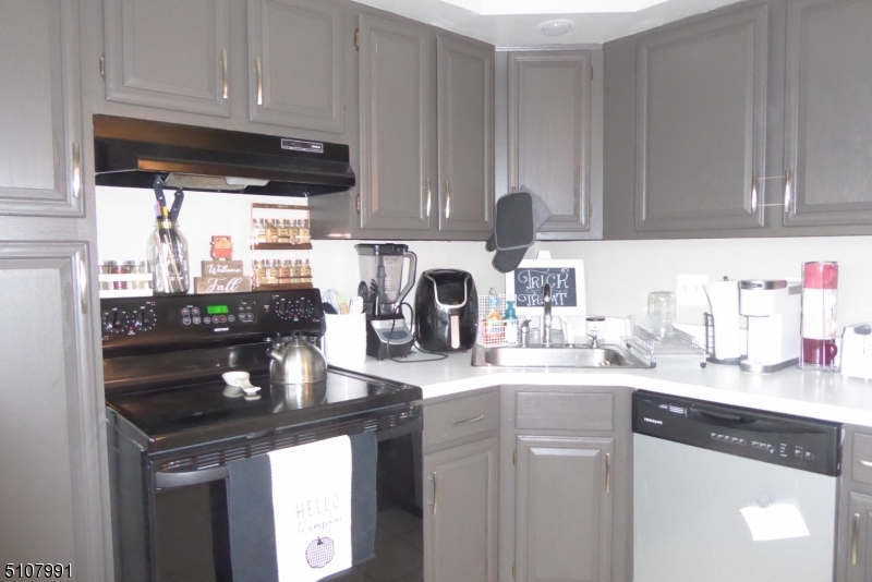 52 Foxwood Court Ondo Bedminster NJ 07921