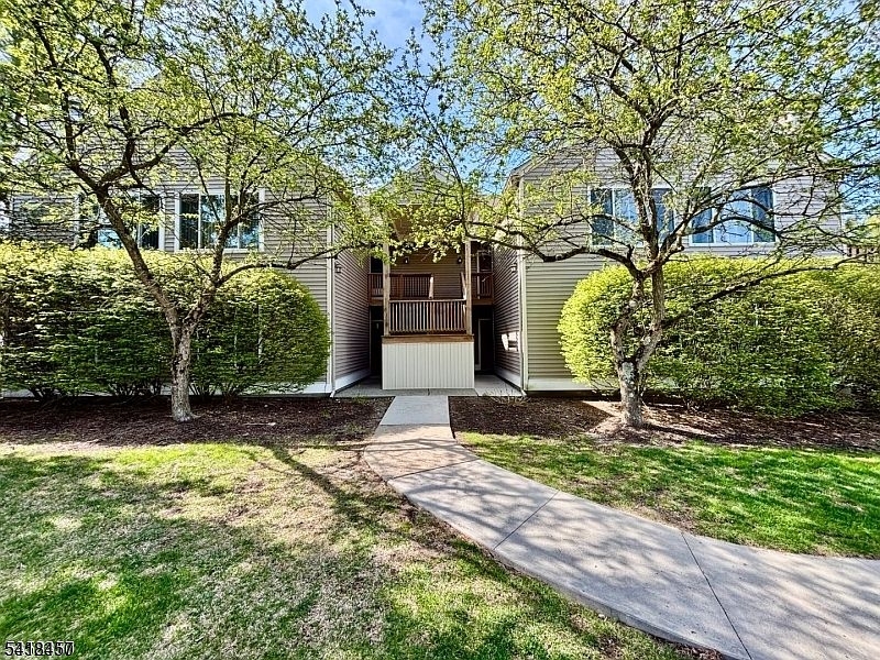 127 Falcon Ridge Way N Hamburg NJ 07419