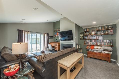 127 Falcon Ridge Way N Hamburg NJ 07419