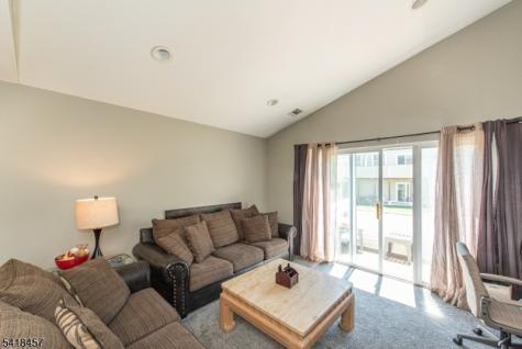127 Falcon Ridge Way N Hamburg NJ 07419