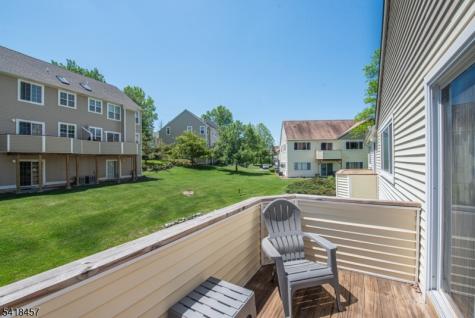 127 Falcon Ridge Way N Hamburg NJ 07419