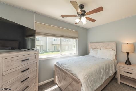 127 Falcon Ridge Way N Hamburg NJ 07419