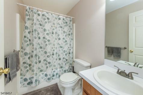127 Falcon Ridge Way N Hamburg NJ 07419