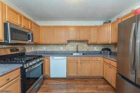 127 Falcon Ridge Way N Hamburg NJ 07419